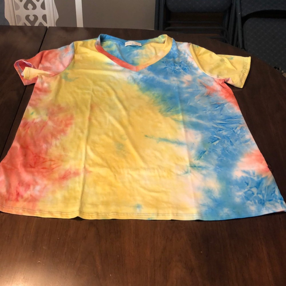 Tie dye v neck top